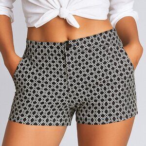 BANANA REPUBLIC BLACK-WHITE GEOMETRIC CASUAL HAMPTON FIT SHORTS SIZE: 14 NWT